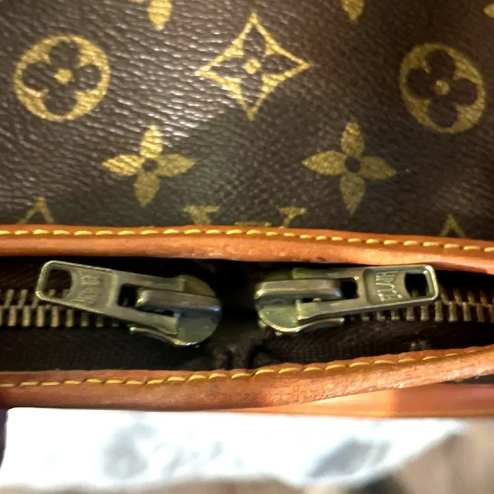 Louis Vuitton Classic Brown Monogram Travel Bag - Picture 12 of 16